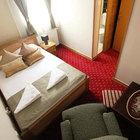 In Guest - Pansion Stari Grad With Mountain View