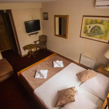 Pensionat In Guest - Pansion Stari Grad With Mountain View Sarajevo